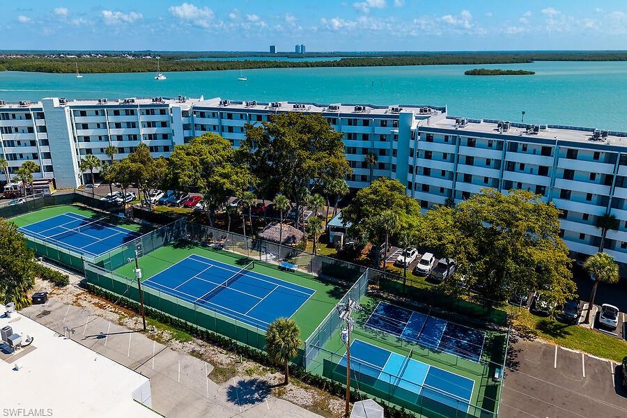 RIVERSIDE CLUB - Residential