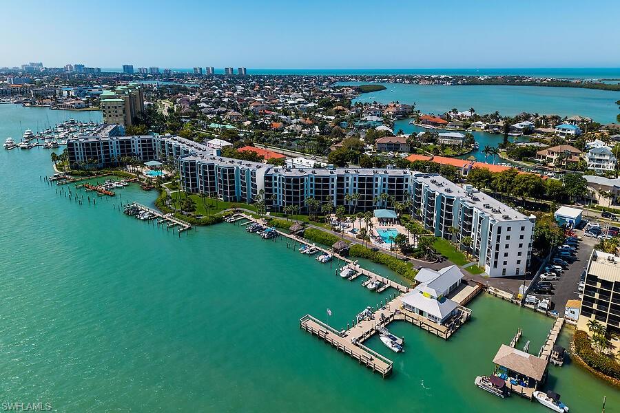 RIVERSIDE CLUB - Residential