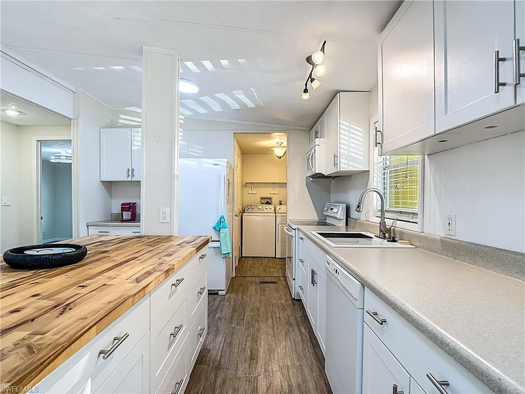 MOORHEAD MANOR - Residential