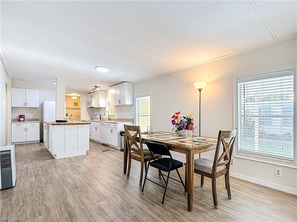 MOORHEAD MANOR - Residential