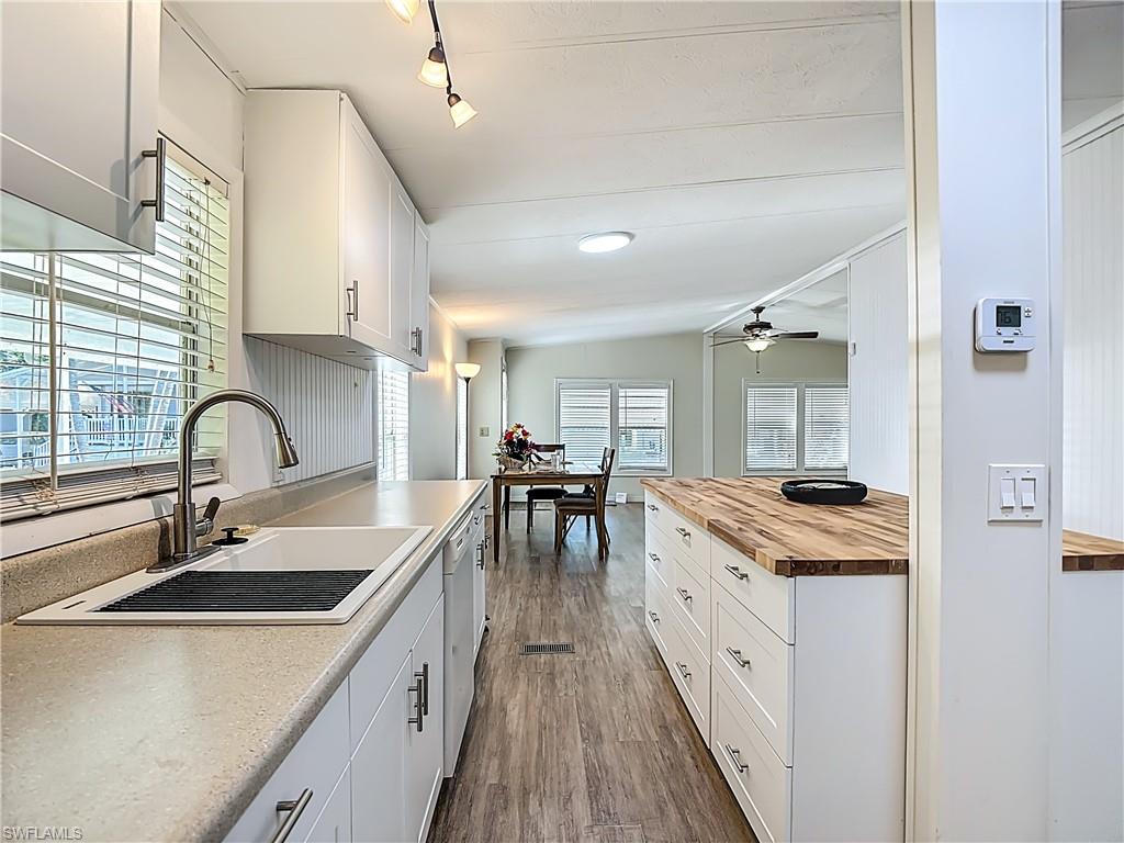 MOORHEAD MANOR - Residential