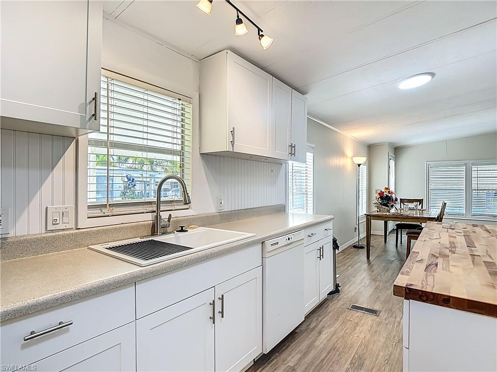 MOORHEAD MANOR - Residential