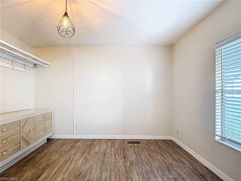 MOORHEAD MANOR - Residential