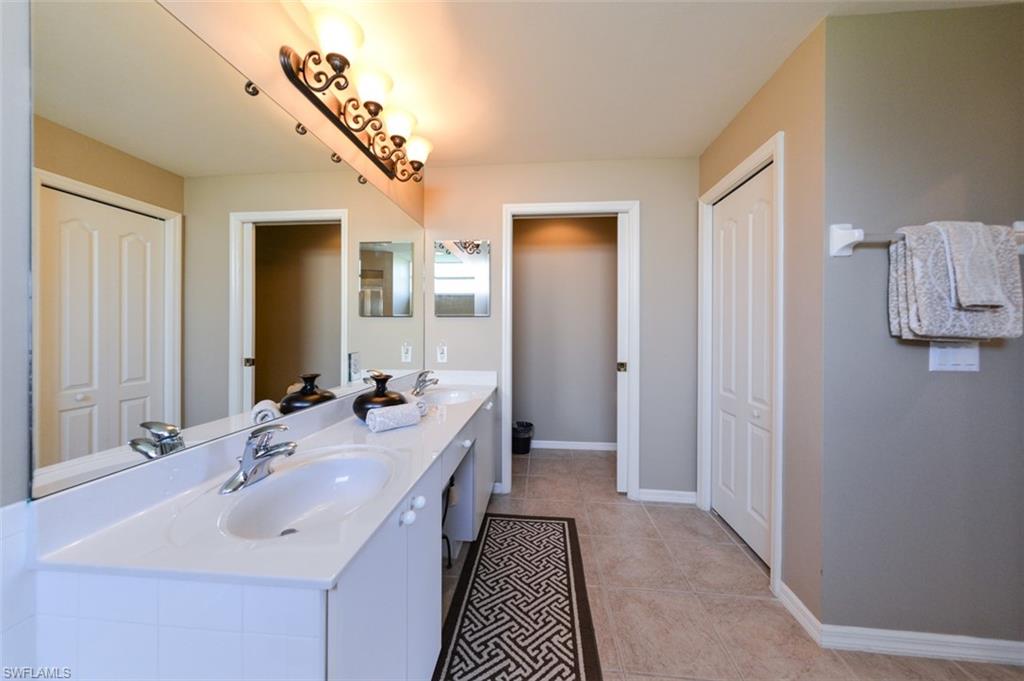 TWIN LAKES - Residential