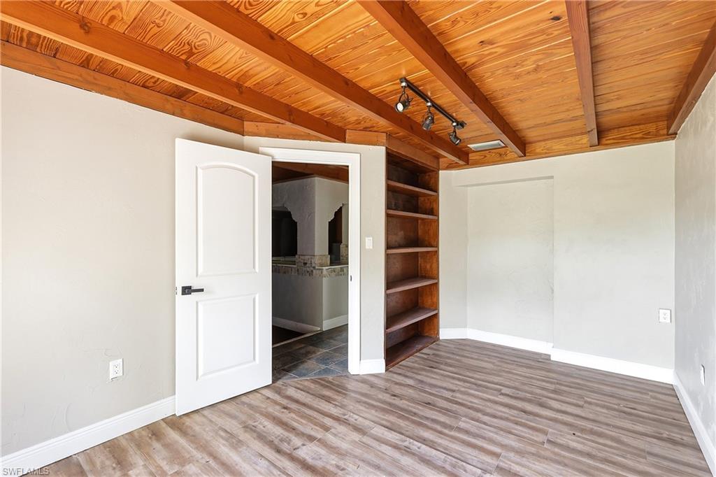 YACHT CLUB COLONY - Residential