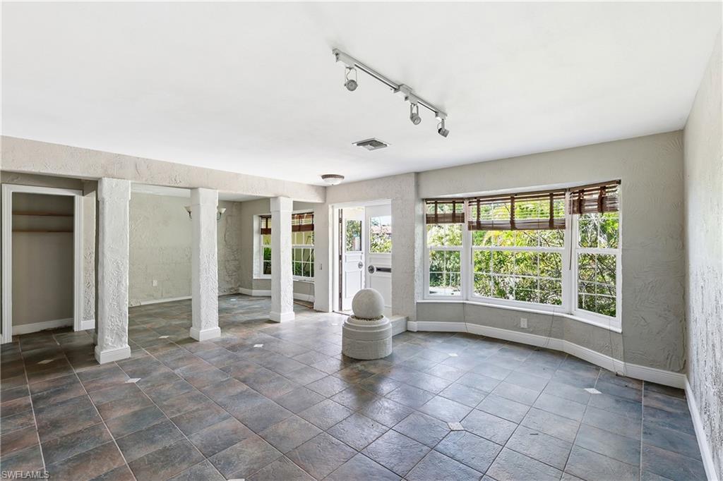 YACHT CLUB COLONY - Residential