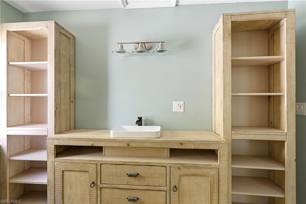 YACHT CLUB COLONY - Residential