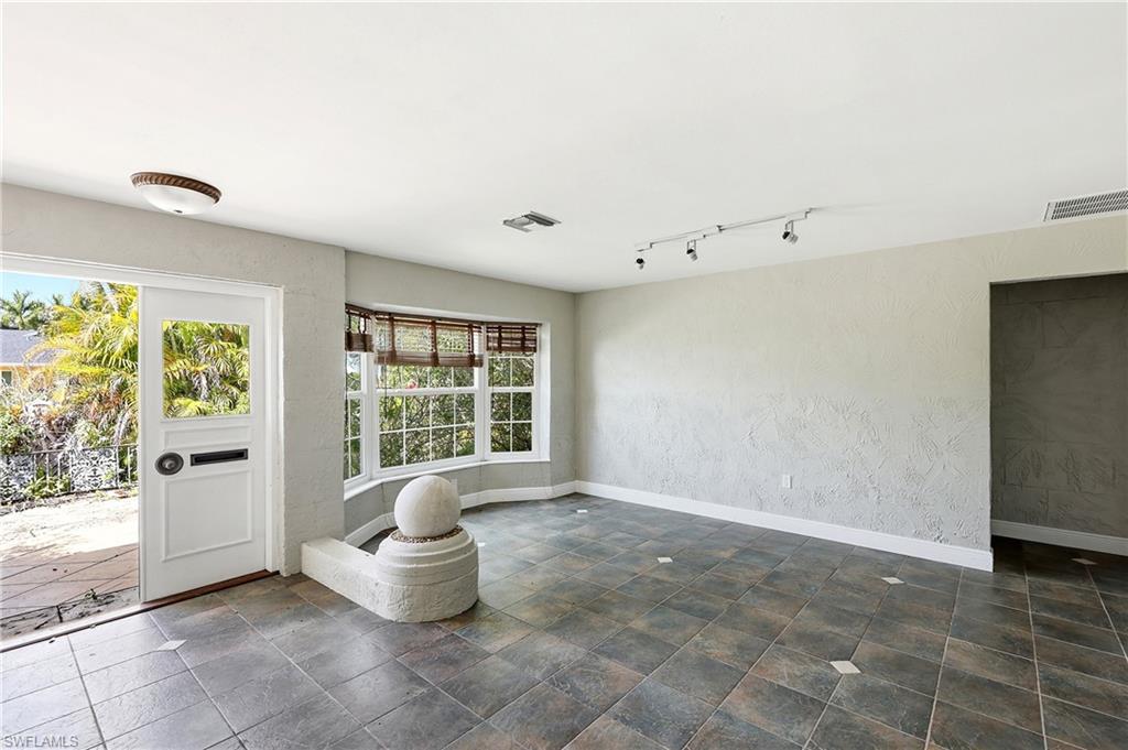 YACHT CLUB COLONY - Residential