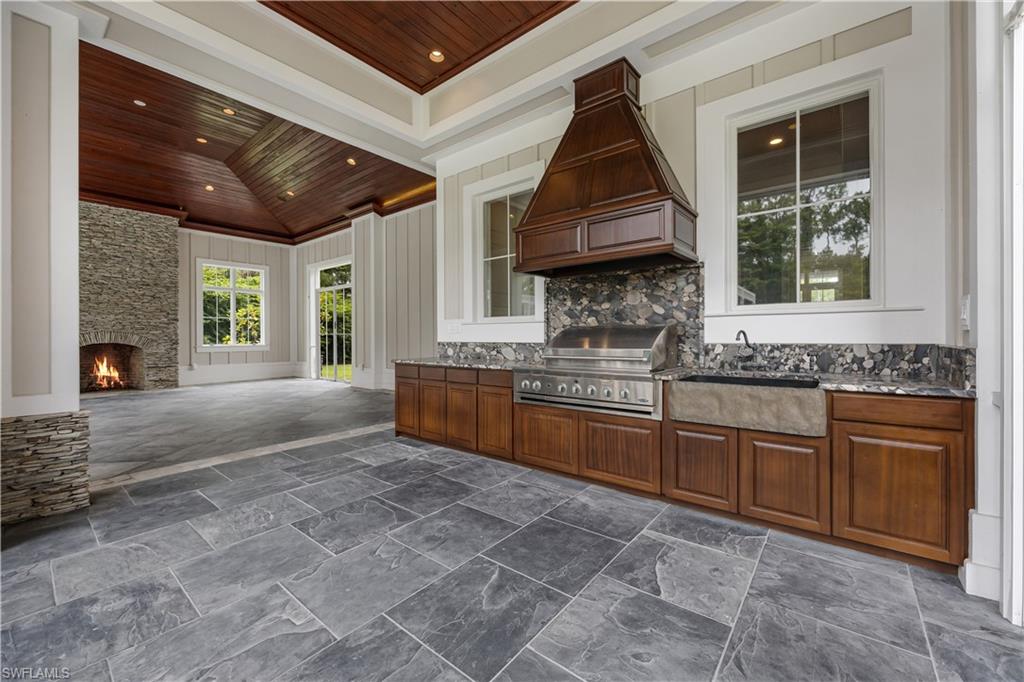 COACH HOUSE - Residential