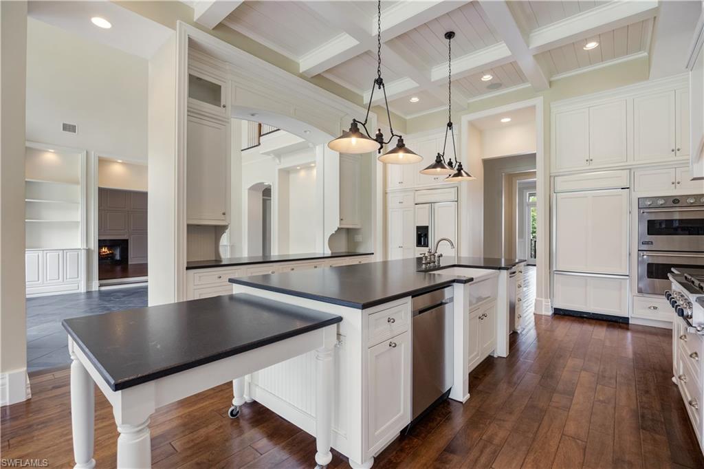 COACH HOUSE - Residential