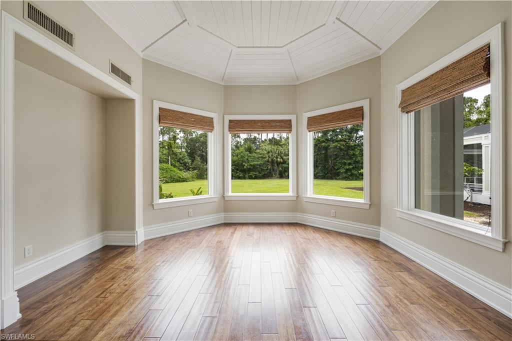 COACH HOUSE - Residential