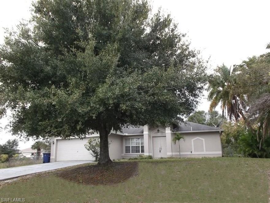 Nice 3 bedroom, 2 bath home located in the quaint Buckingham area. Split bedroom design with neutral colors, vaulted ceiling, and tile floors except in the bedrooms. Spacious master suite with tray ceiling, walk-in closet, sit down vanity, and garden tub. Enjoy the outdoors on the roomy lanai overlooking fenced back yard.