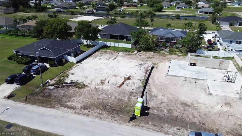 CAPE CORAL - Land