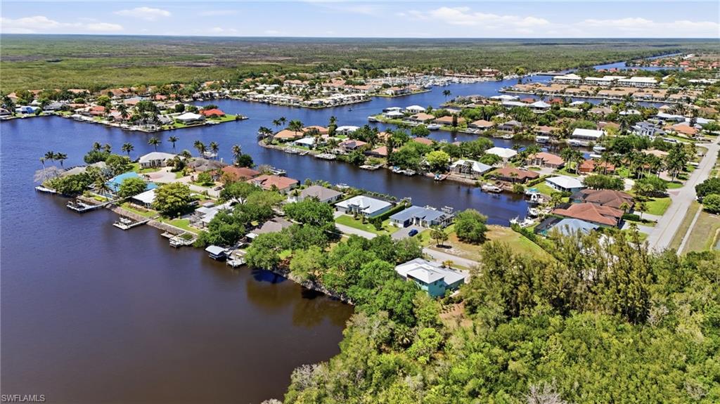 THE CAYS - Residential