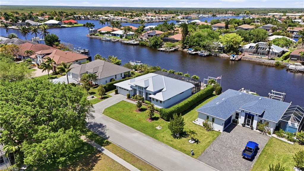 THE CAYS - Residential