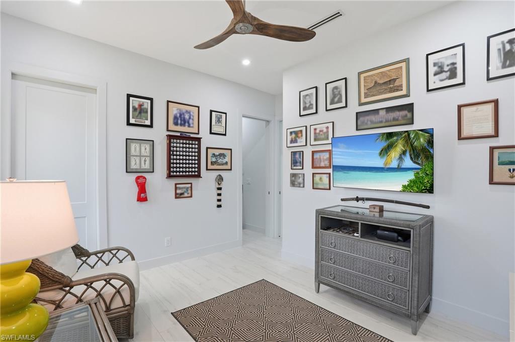 THE CAYS - Residential