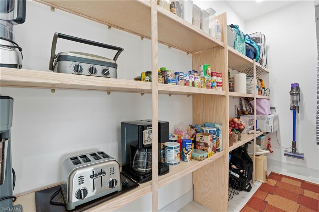 THE CAYS - Residential