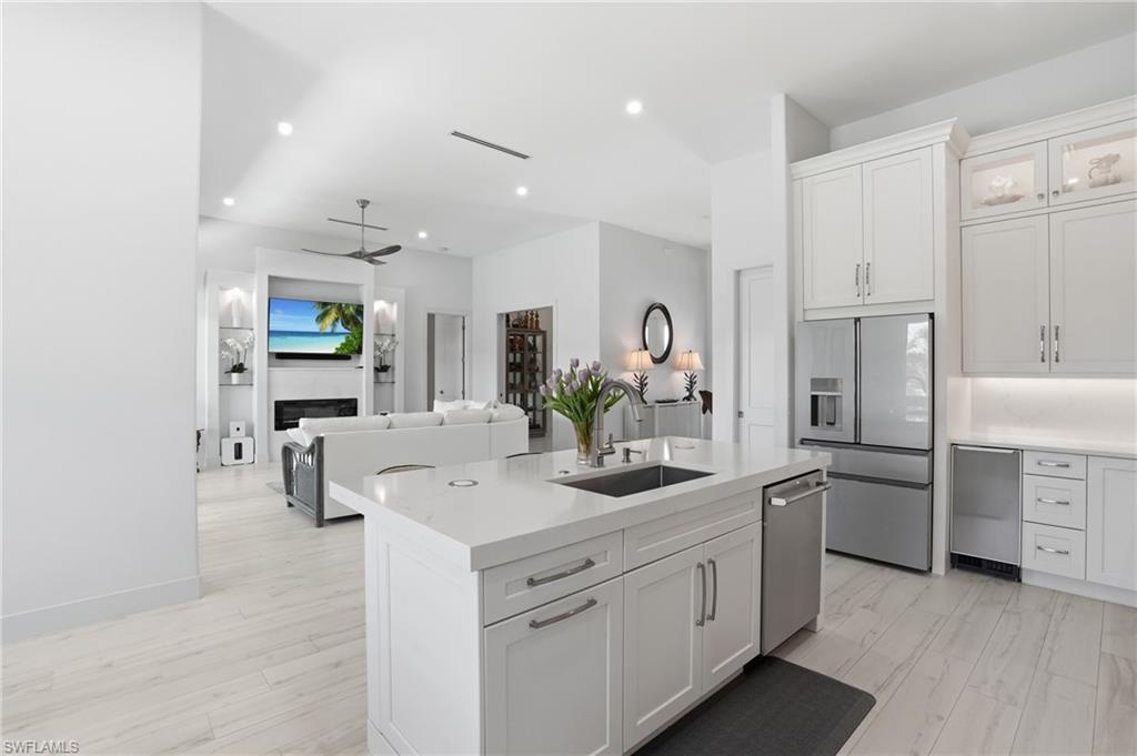 THE CAYS - Residential