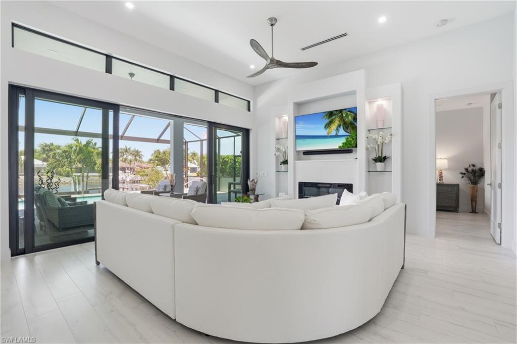 THE CAYS - Residential