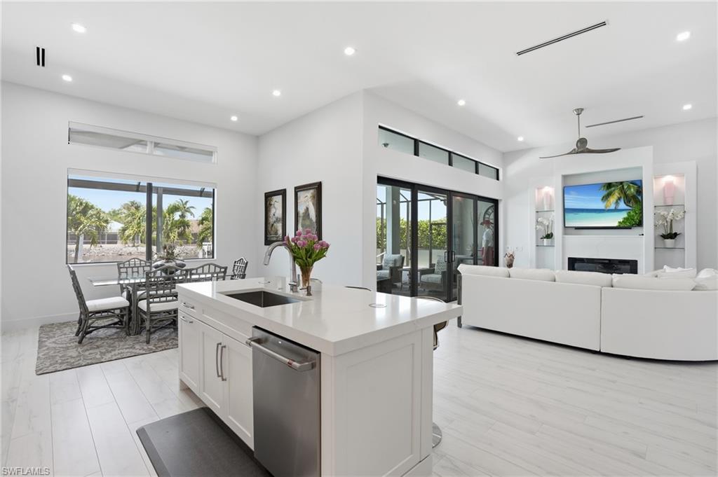 THE CAYS - Residential