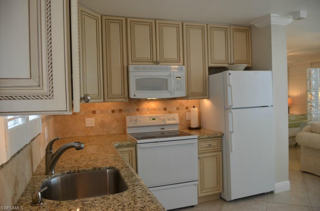 BEACH AND TENNIS CLUB - Residential