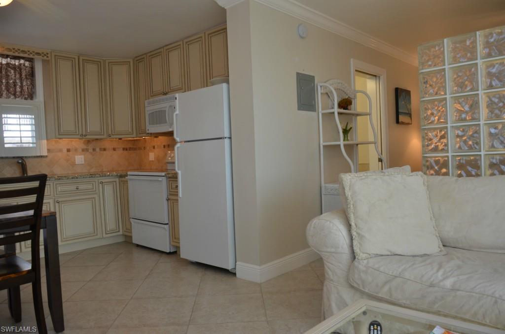 BEACH AND TENNIS CLUB - Residential