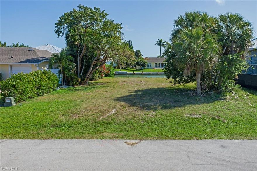 Great lot to build your dream home. Quick direct access to the Gulf of Mexico. Desirable southern exposure.