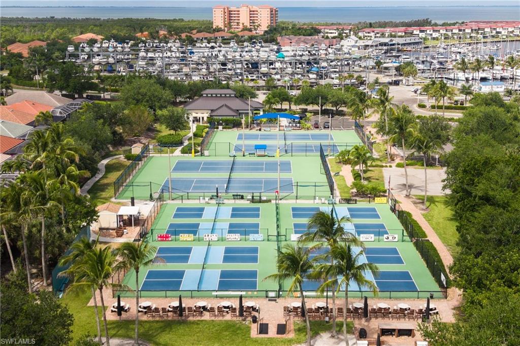 COMMODORE CLUB - Residential