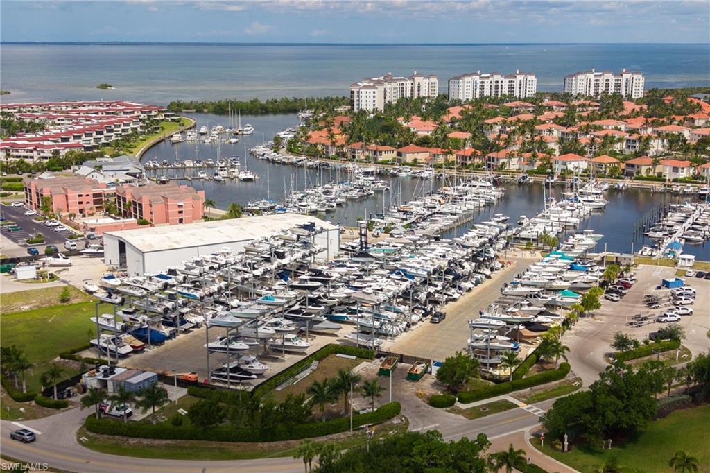 COMMODORE CLUB - Residential
