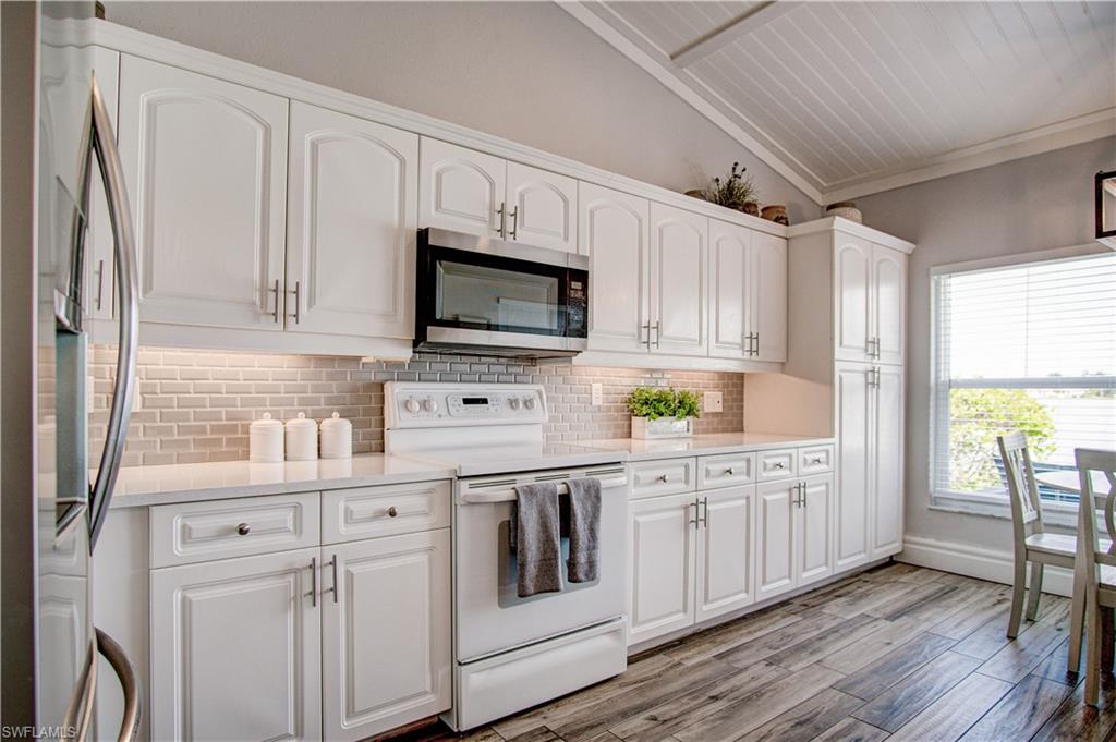 EMERALD LAKES - Residential Lease