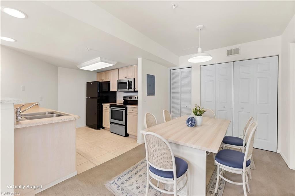 FOUR MILE COVE - Residential