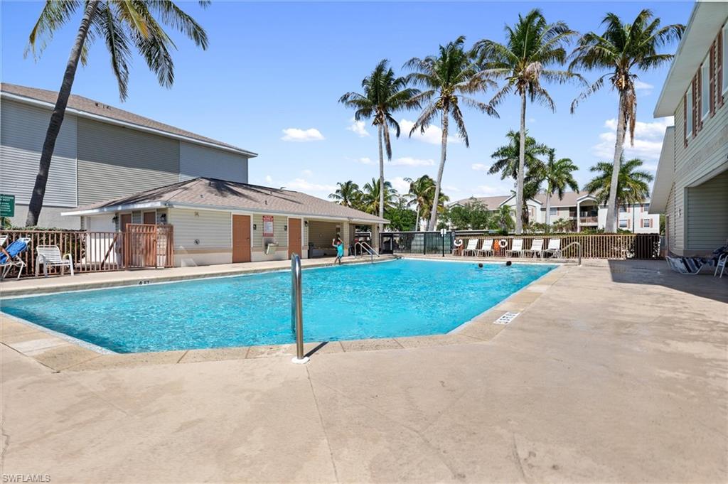 FOUR MILE COVE - Residential