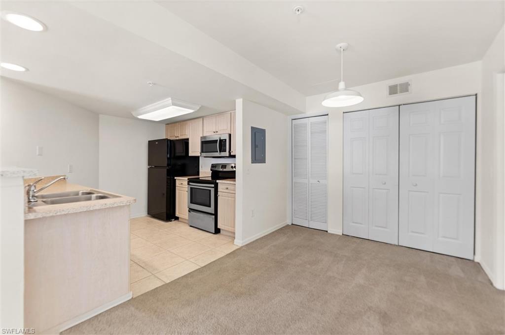 FOUR MILE COVE - Residential