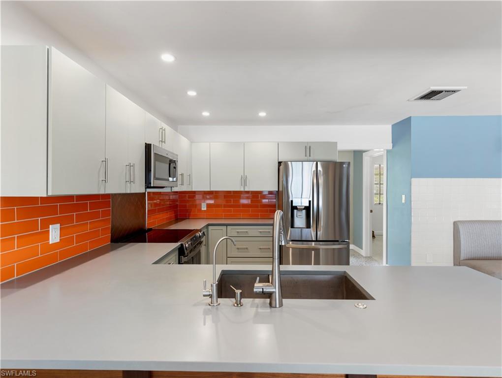 YORK MANOR - Residential