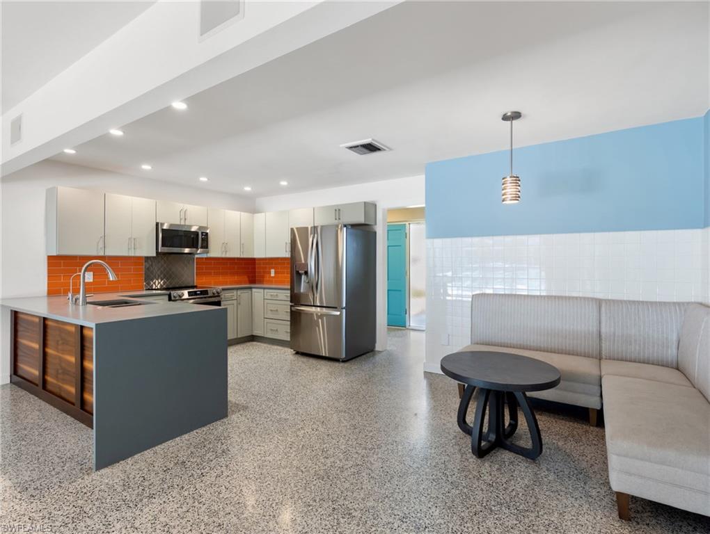 YORK MANOR - Residential