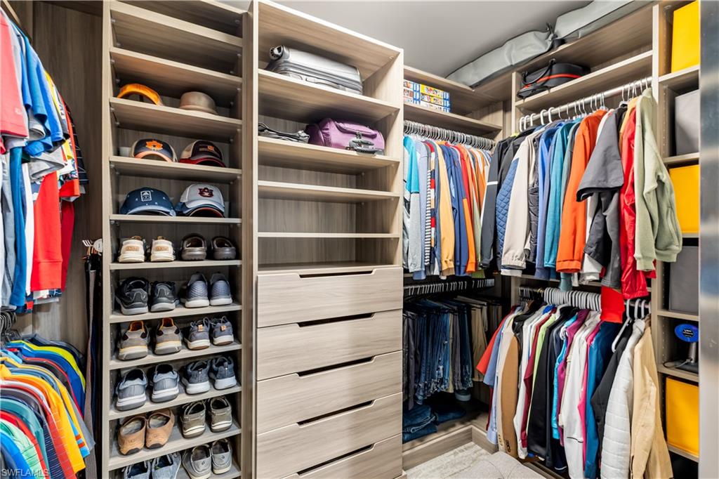 THE PARAMOUNT - Residential