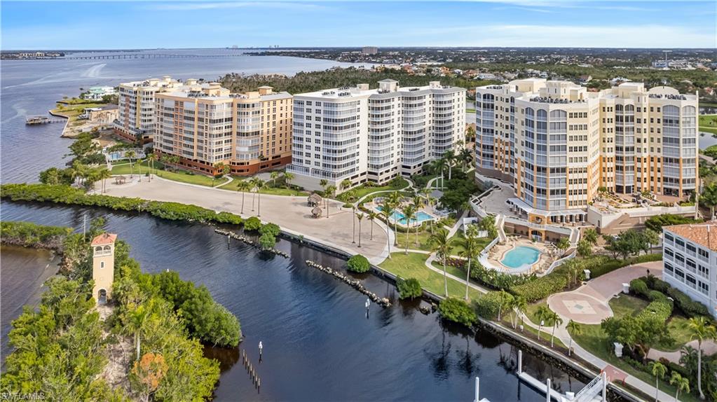 THE PARAMOUNT - Residential