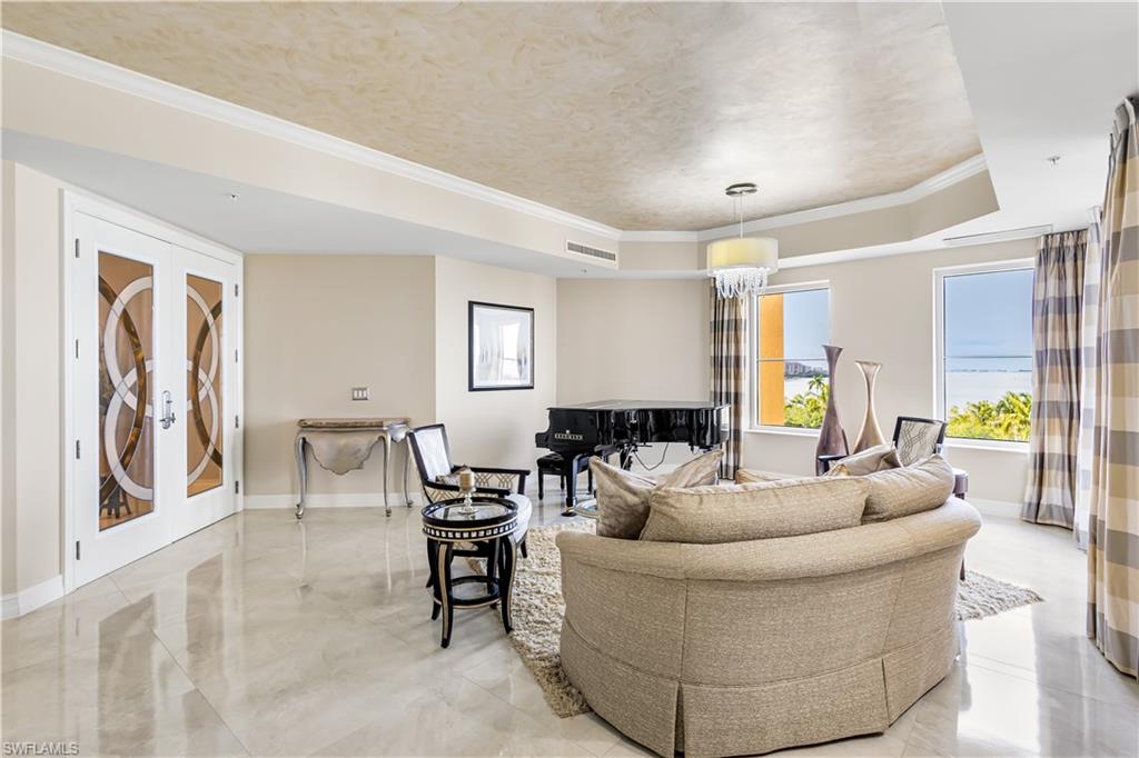 THE PARAMOUNT - Residential