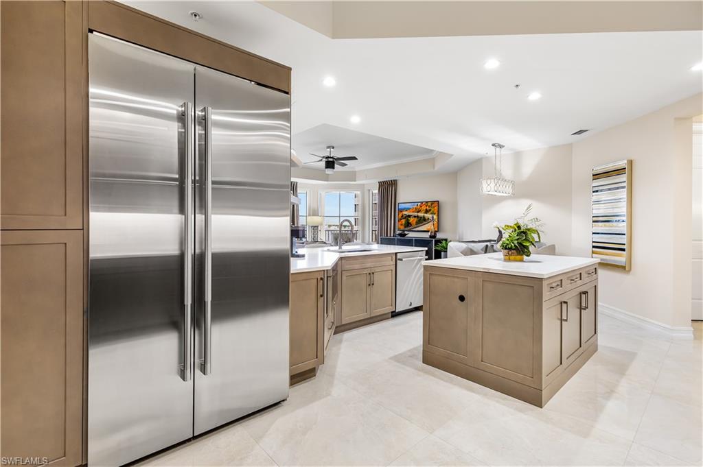 THE PARAMOUNT - Residential