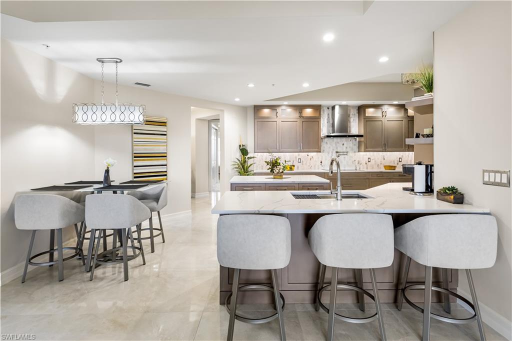 THE PARAMOUNT - Residential