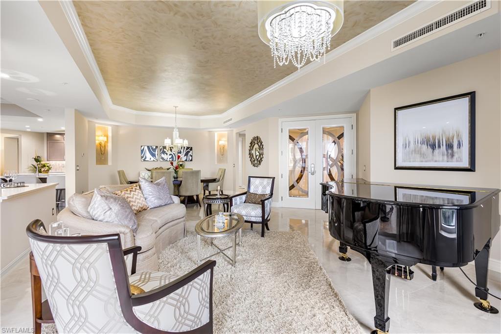 THE PARAMOUNT - Residential