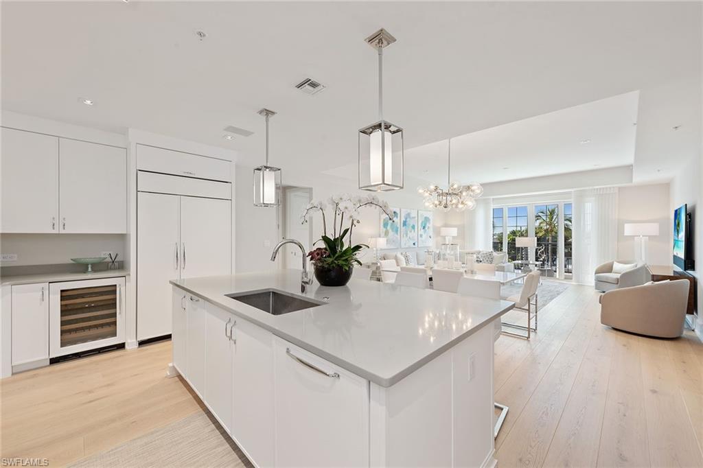 RESIDENCES AT 5TH & 5TH - Residential