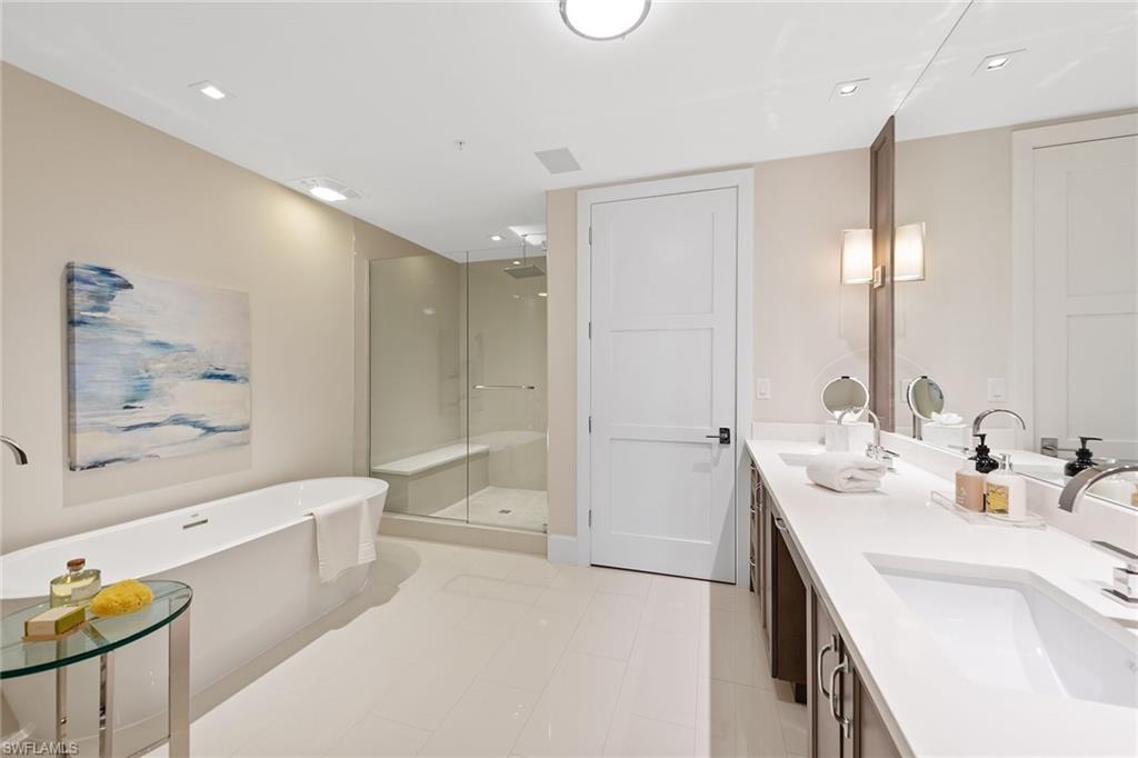 RESIDENCES AT 5TH & 5TH - Residential