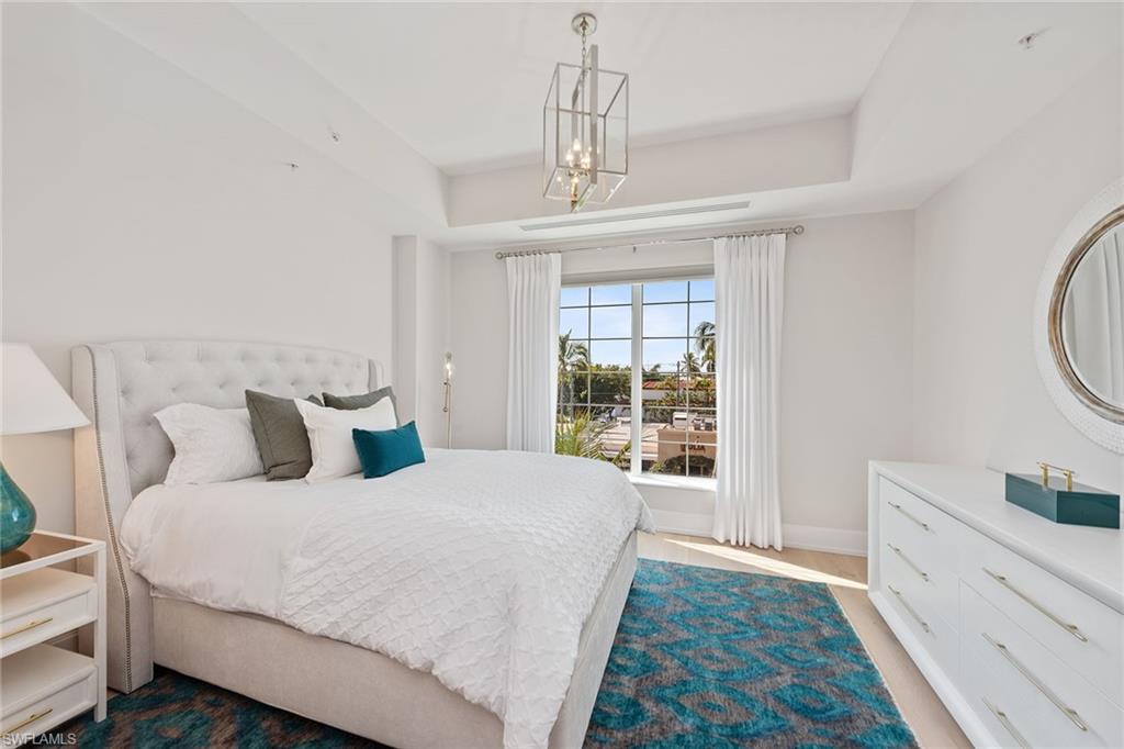 RESIDENCES AT 5TH & 5TH - Residential