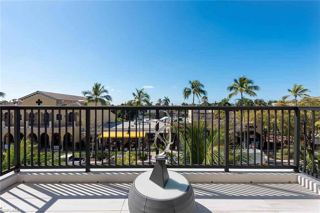 RESIDENCES AT 5TH & 5TH - Residential