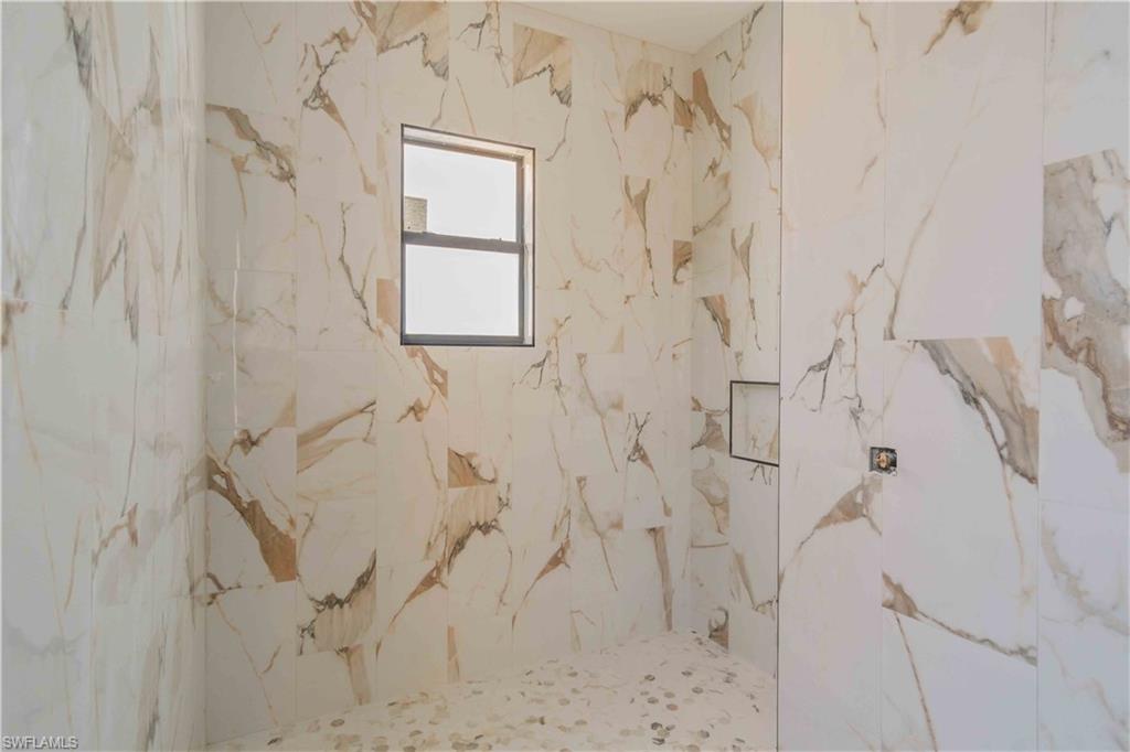 WINDWARD ISLE - Residential