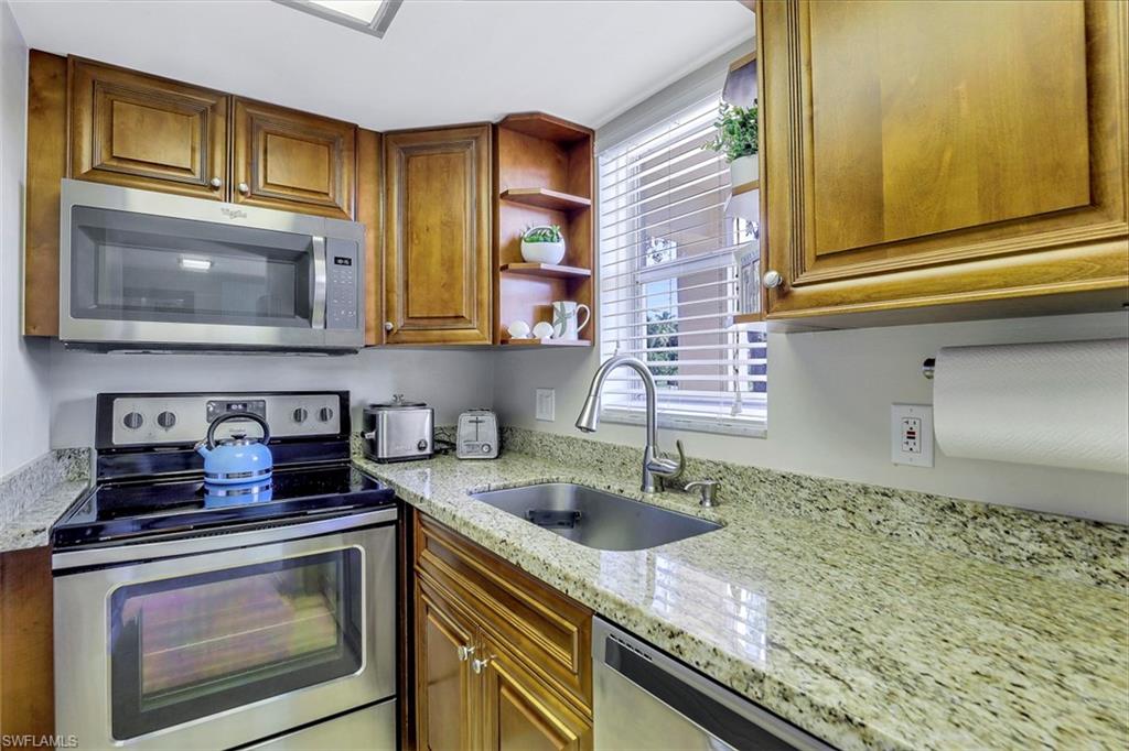 ISLAND MANOR APTS - Residential