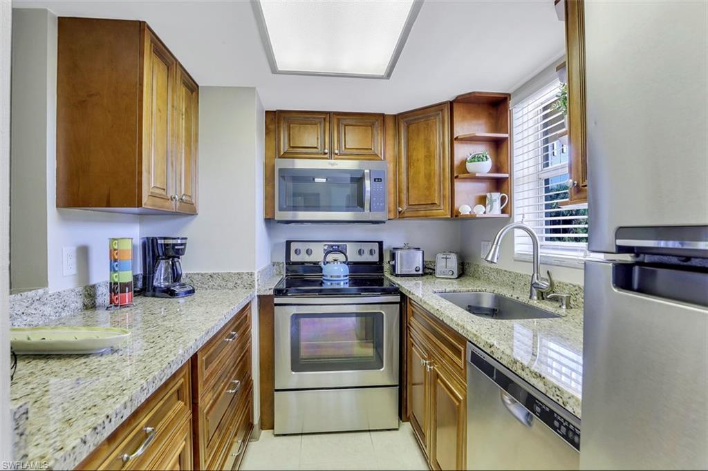 ISLAND MANOR APTS - Residential