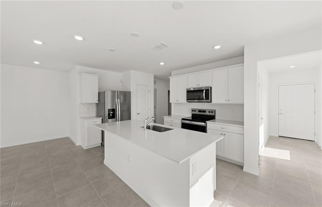 WHISPERING LAKES - Residential