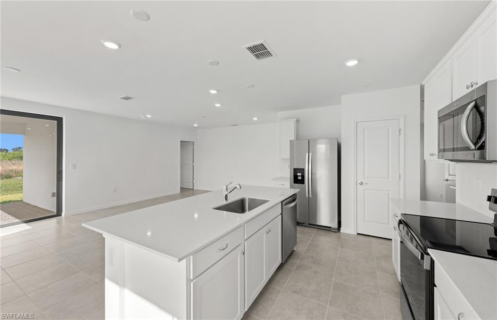 WHISPERING LAKES - Residential